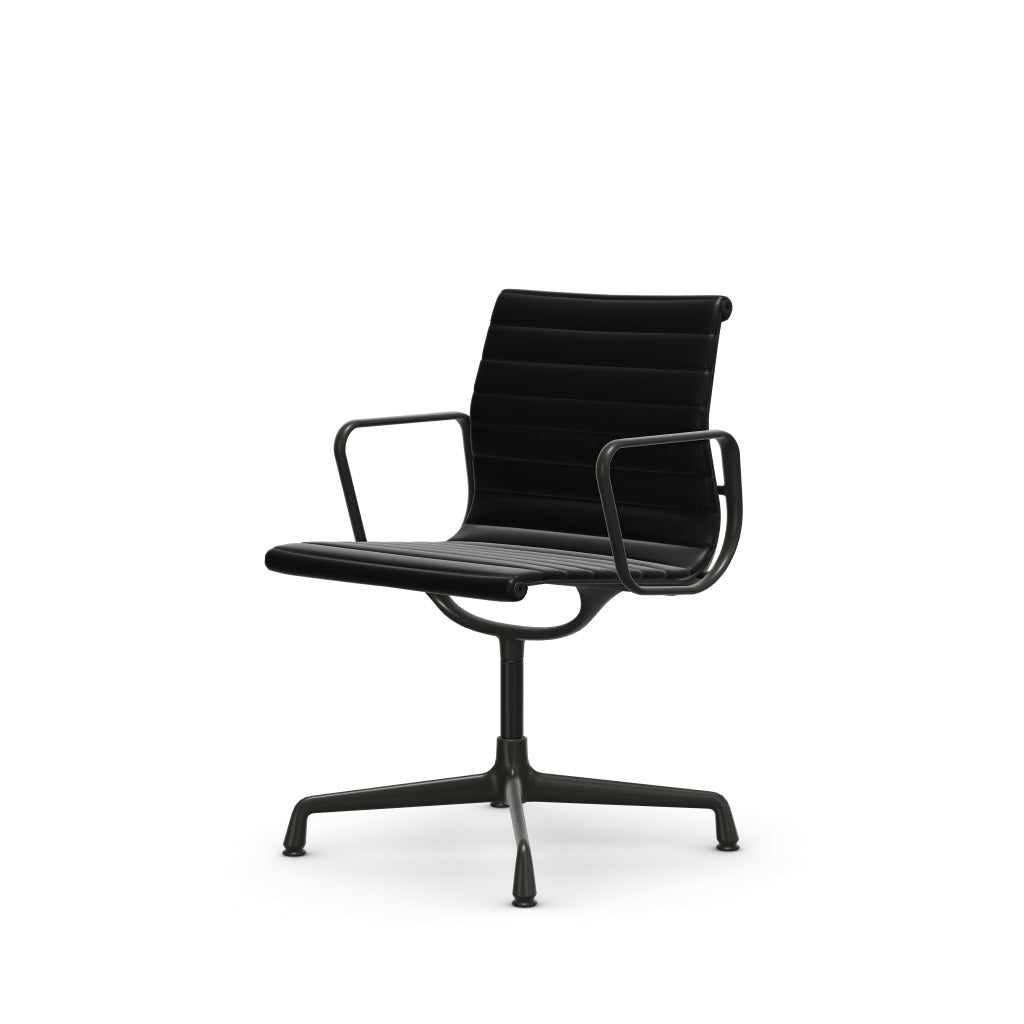 The picture of product Aluminium Chair EA 104