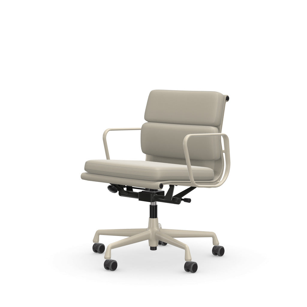 Soft Pad Chair EA217 easy chair
