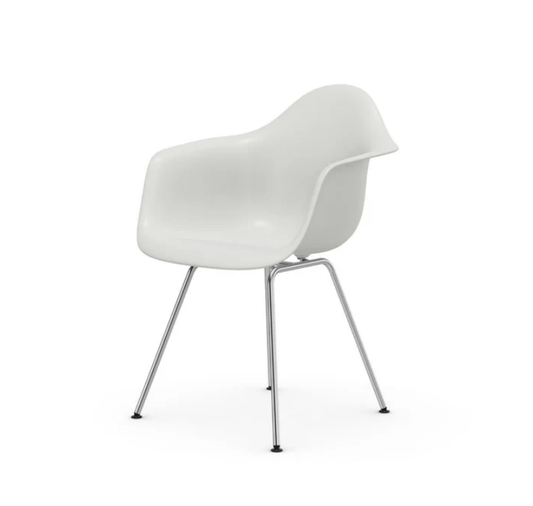 Eames Plastic Armchair DAX