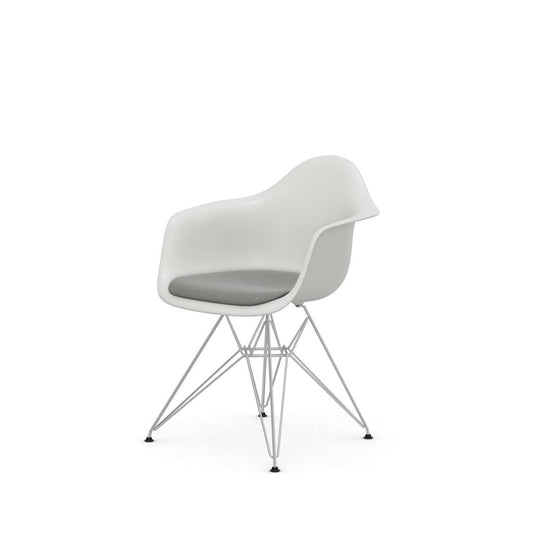 Eames Plastic Armchair DAR