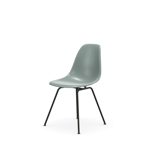 The picture of product Eames Plastic Side Chair DSX