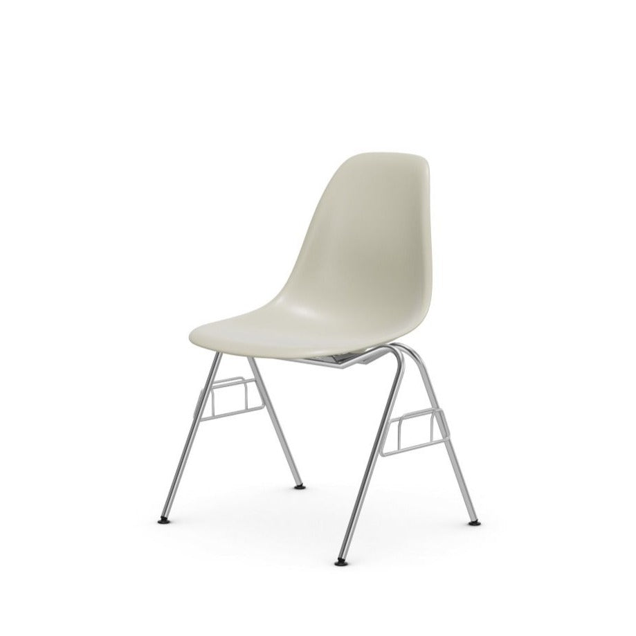Eames Plastic Side Chair DSS-N