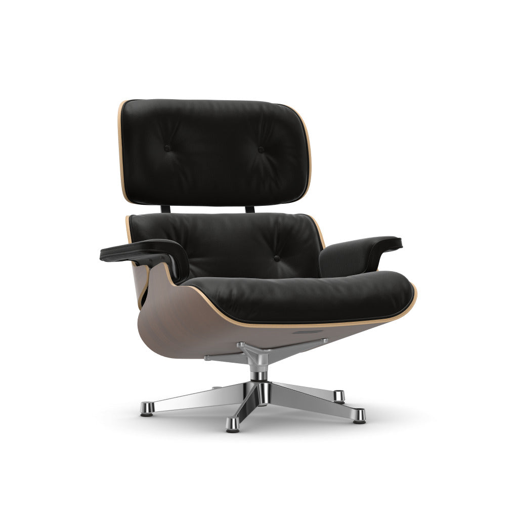 The picture of product LCH Lounge Chair Nussbaum schwarz pig.